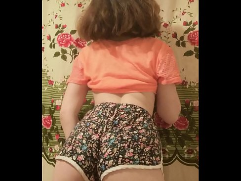 ❤️ 性感的年輕寶貝在相機上脫掉她的短褲 自製色情 在 zh-tw.watchhentai.ru